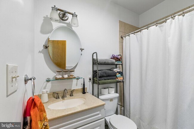 Building Photo - 303 S 11th St