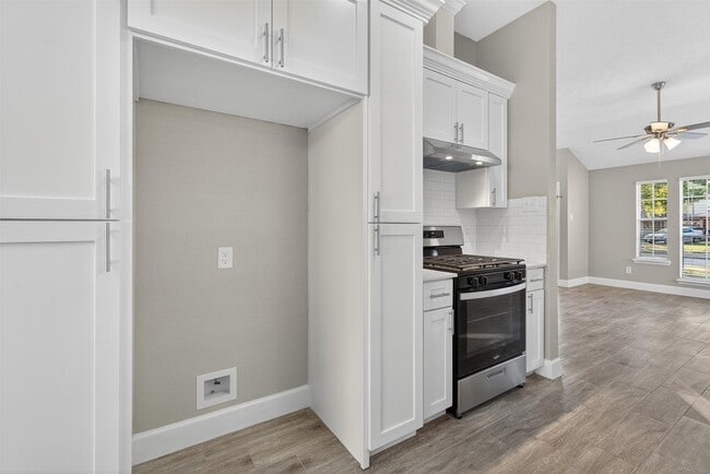 Building Photo - 11046 Rainbow Glen Dr