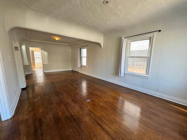 Building Photo - Two Bedroom Front House near Westside Village