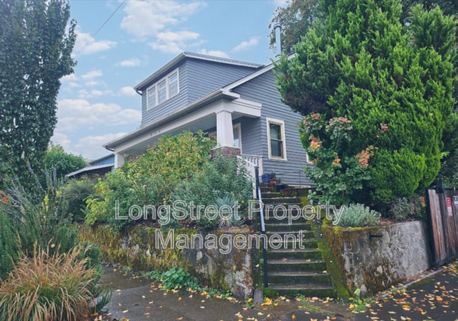 Building Photo - 636 N Shaver St