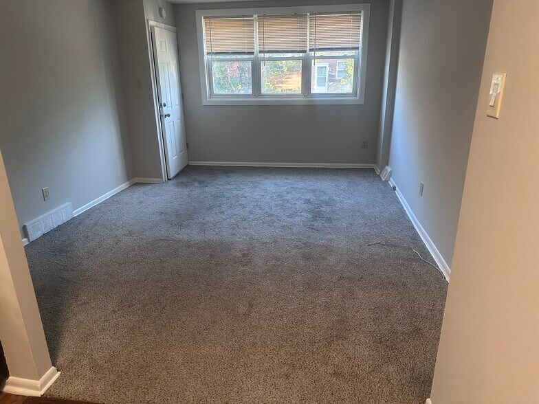 Primary Photo - 340 Ripka St