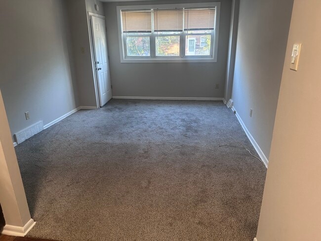 Building Photo - 340 Ripka St