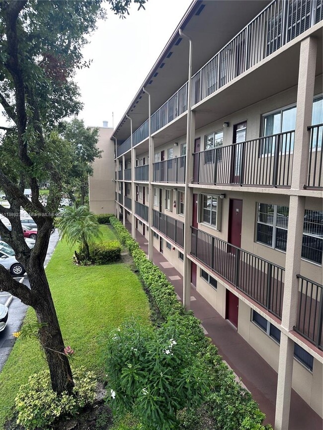 Building Photo - 850 SW 133rd Terrace