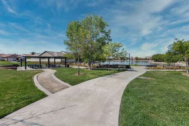 Building Photo - Immaculate single owner home in Natomas w/generous open layout