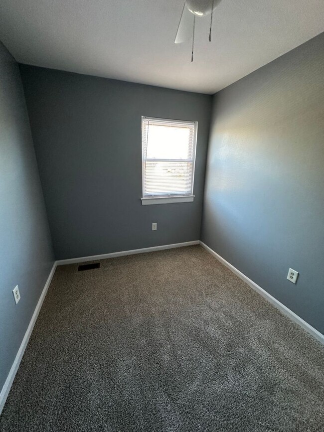 Building Photo - Henrico County Townhouse! 3 beds, 1.5 bath...