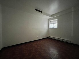 Building Photo - 442 W 238th St