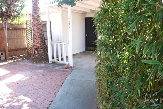 Building Photo - Lincoln Avenue