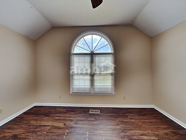 Building Photo - 225 Bluefield Ln