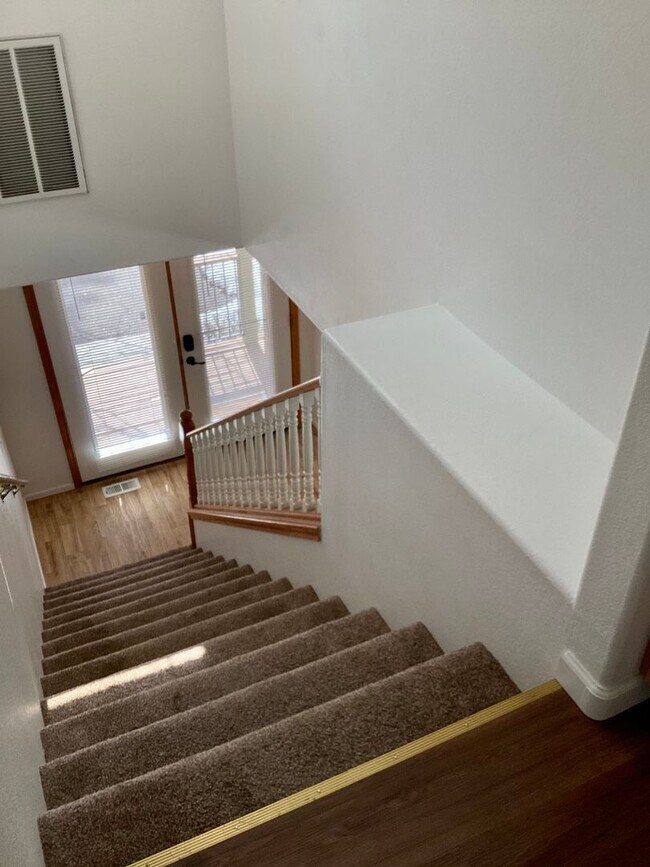 Building Photo - 3 Bed 2.5 Bath Town Home in Running Y - Ac...