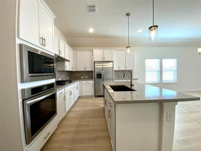 Building Photo - 247 Du Bois Ln