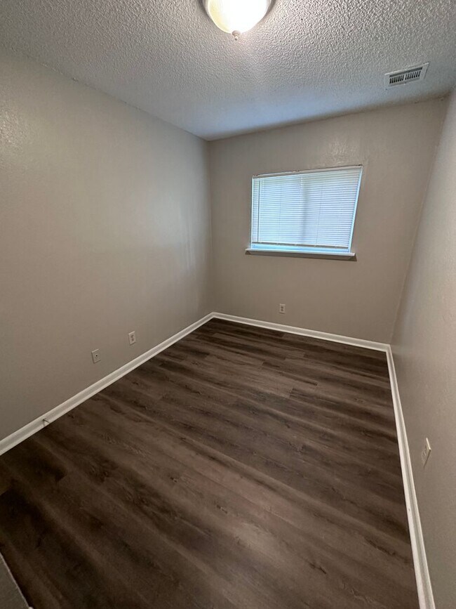 Building Photo - $745 - Accepting SECTION 8/ Housing Voucher 3 bedroom / 1 bathroom - Newly remodeled Apartment