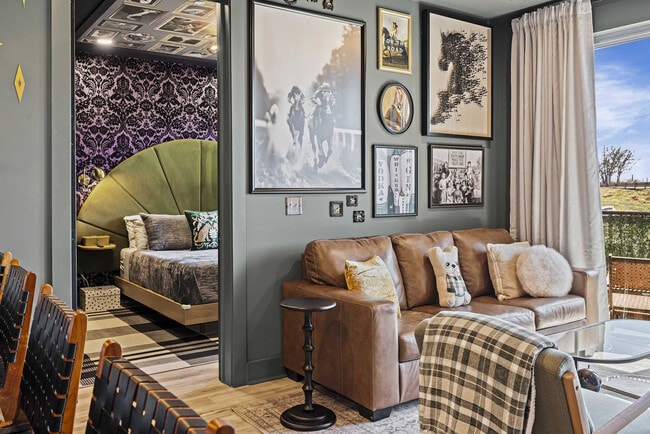 Building Photo - 245 Hermitage Ave