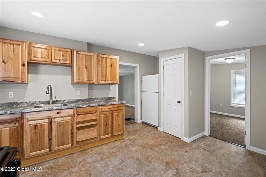 Kitchen - 57 Montcalm St