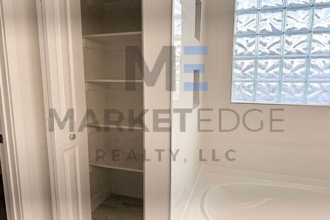 Building Photo - 4Bed/2Bath Home at 7th St/Baseline! JOIN T...