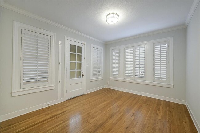 Building Photo - 1016 Harwood Pl