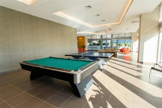 Building Photo - 1111 SW 1st Ave