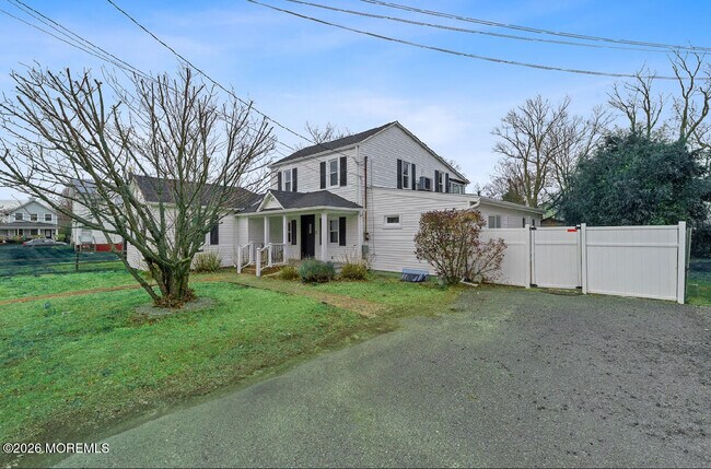 Building Photo - 83 Hennessey St