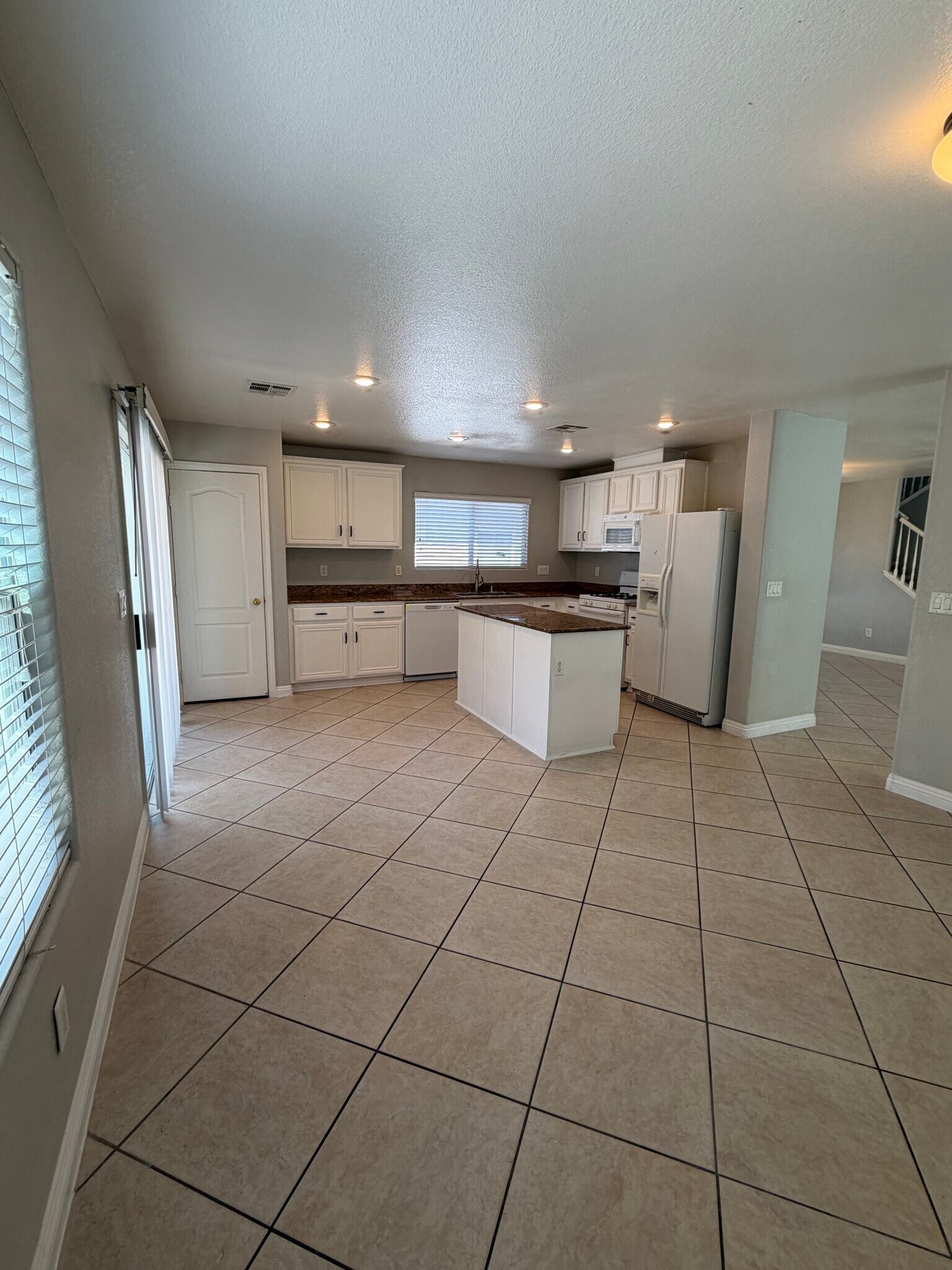 Building Photo - 9521 Grand Fir Ct