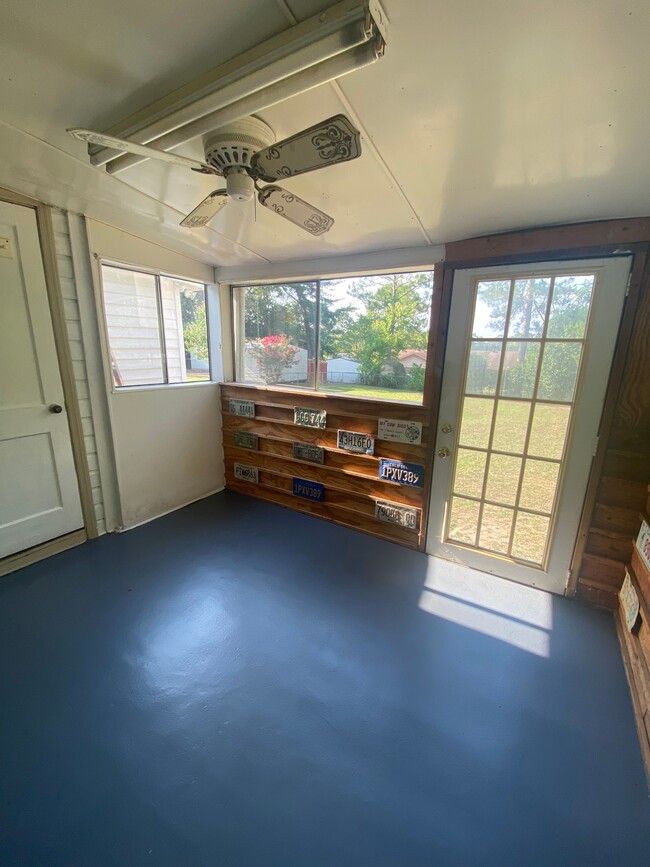 Building Photo - 2827 N Walnut St