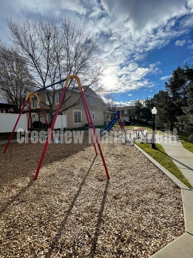 Building Photo - Charming 3-Bedroom Townhome with Garage in Sandy - Get $300 off First Month's Rent!