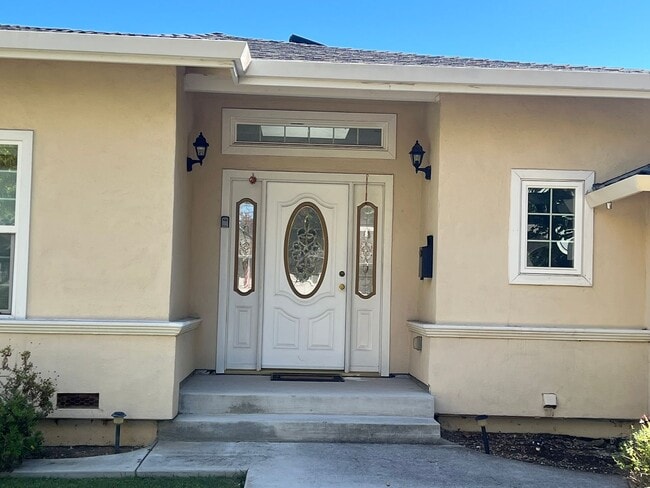 Building Photo - 3 Bedroom 2.5 Bath Home in San Jose with Private Back Yard