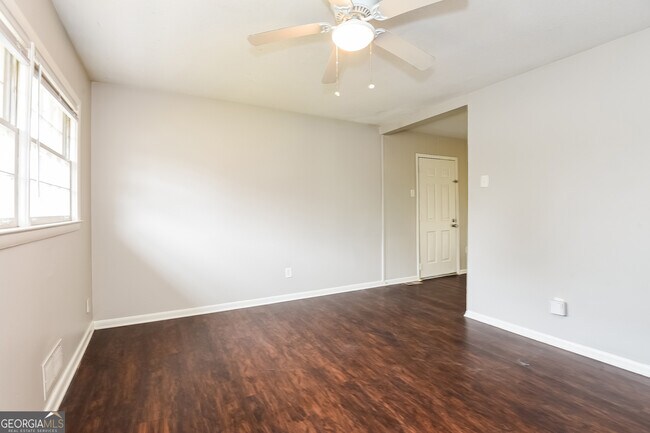 Building Photo - 251 Essex Dr