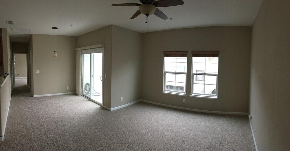 Building Photo - 3301 N Park Dr