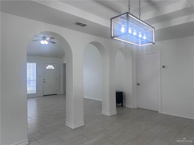 Building Photo - 6504 S Venus Ln