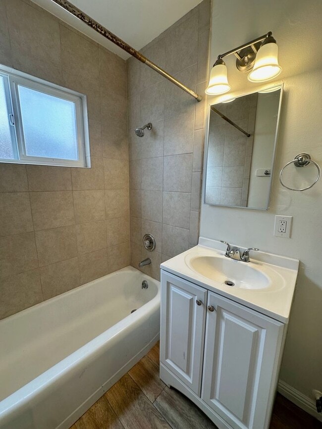 Building Photo - Available Now--3 bedroom 1 bath apartment walking distance to USD campus