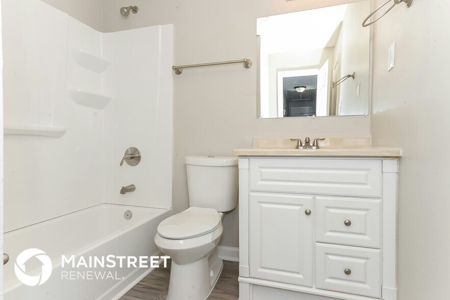 Building Photo - 3080 Chippewa Dr