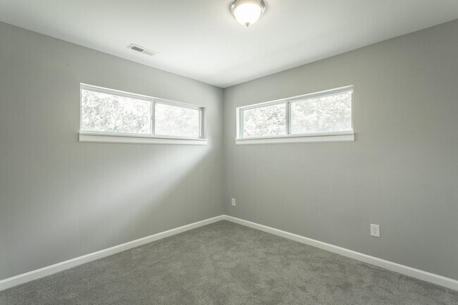 Building Photo - 3204 Harrison Pike