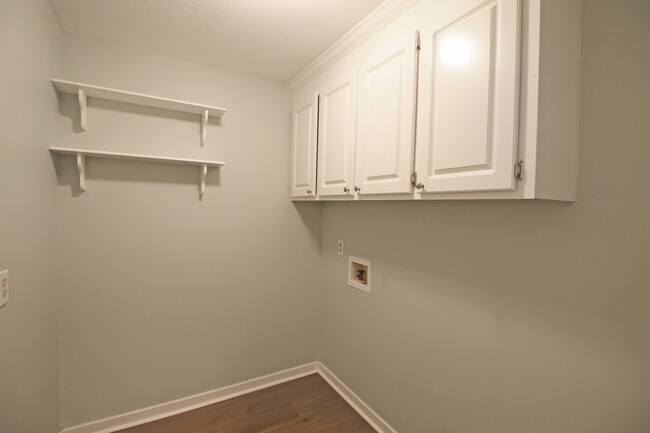 Building Photo - 320 Hawthorne Dr