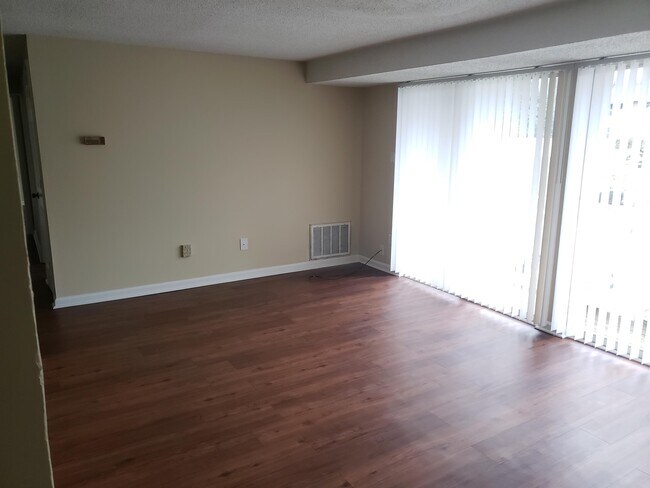 Building Photo - 9510 Shannon Green Dr