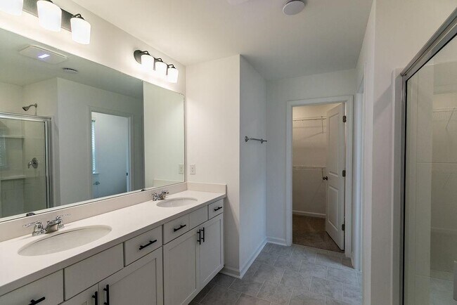 Building Photo - 1530 Brantin Dr