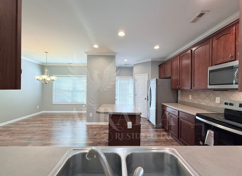 Building Photo - 705 Keystone Park Dr