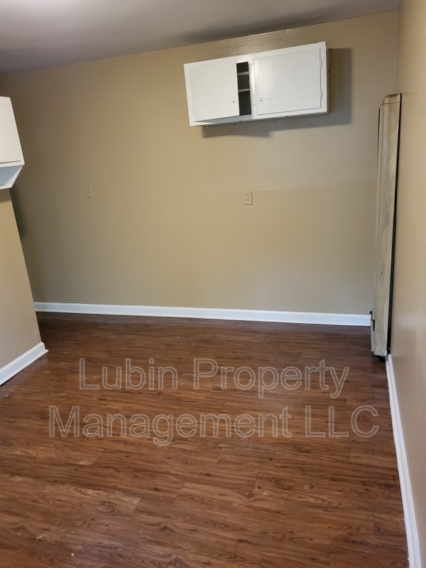 Building Photo - 2468 Yale Ave