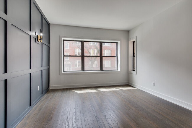 Building Photo - 3048 W Cortland St