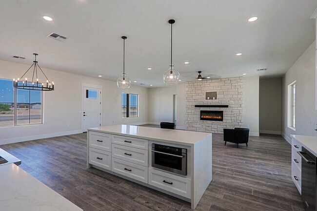Building Photo - 2351 E Cana Ln