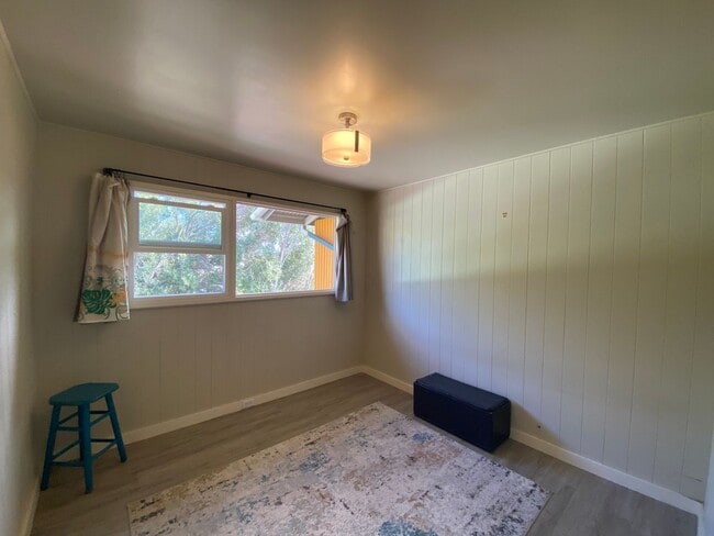 Building Photo - Charming Vintage 3-Bedroom, 1-Bath Home in Waimea