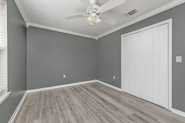 Building Photo - Charming 3 Bedroom Home in Pine Meadows – Prime Fort Walton Beach Location