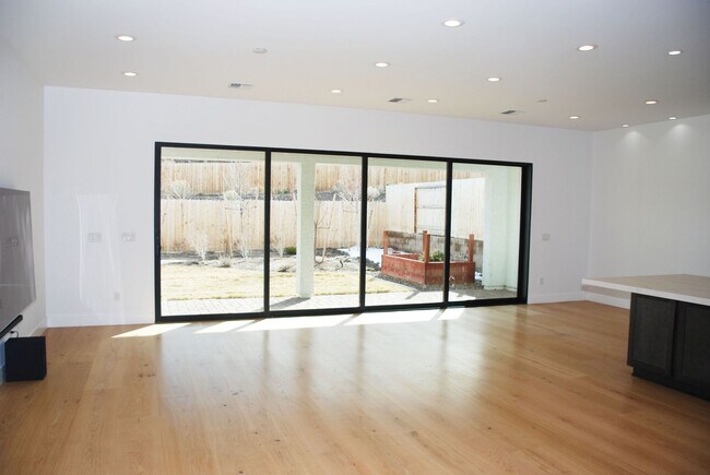 Building Photo - Beautiful Toll Brothers 3BR, 3Bath, 2Car Home in South Reno