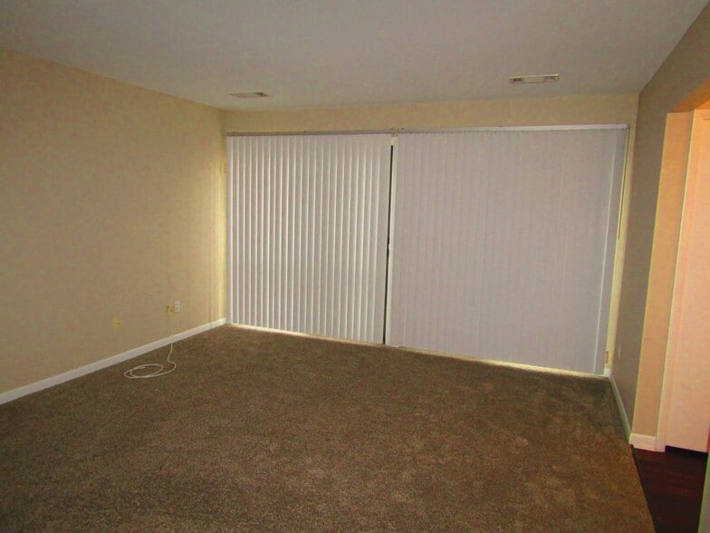 Building Photo - 16270 Mayfair Dr