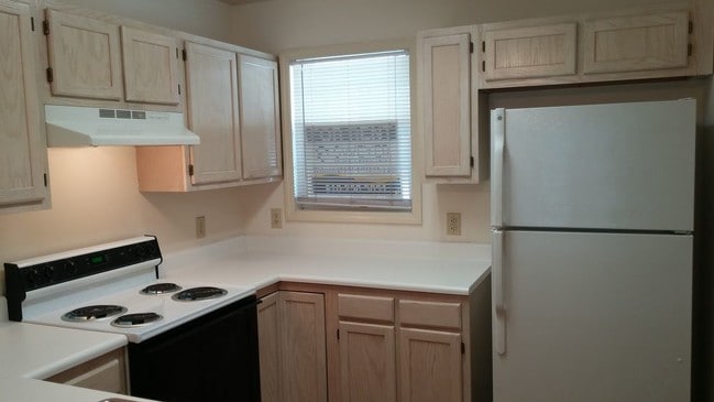 Building Photo - VILLAGE SQUARE