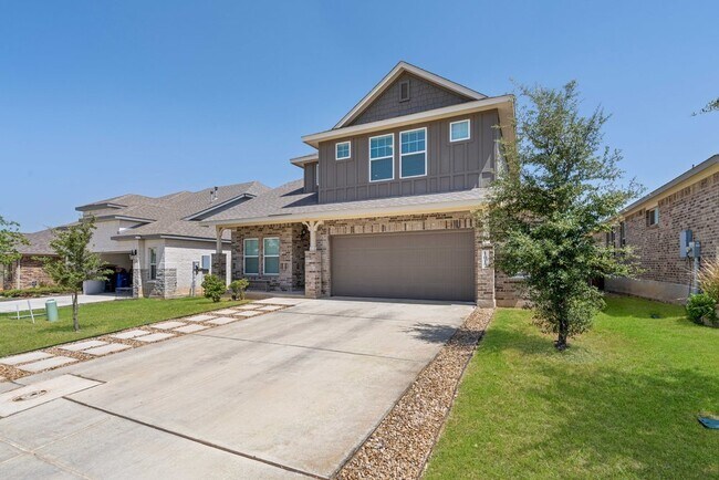 Building Photo - Spacious 4-Bed Oasis with Pool Access & Modern Upgrades in New Braunfels