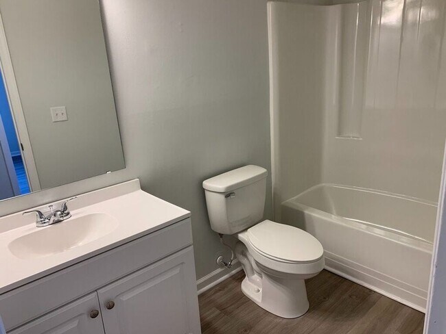 Building Photo - Renovated Apartments in Summerville