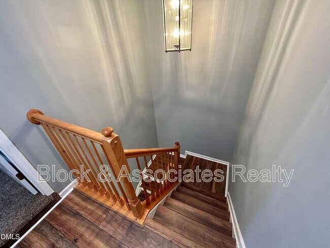 Building Photo - 2210 Raven Rd