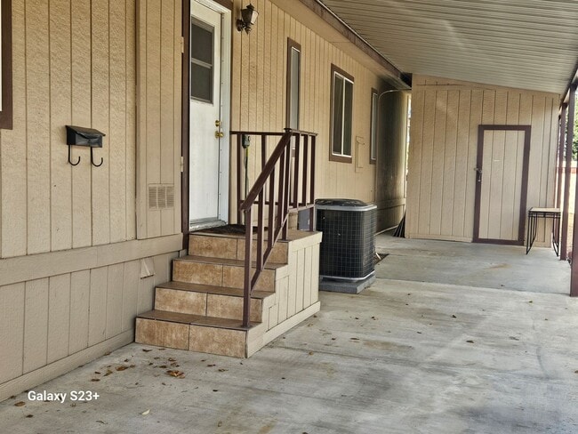 Building Photo - 15300 Palm Dr