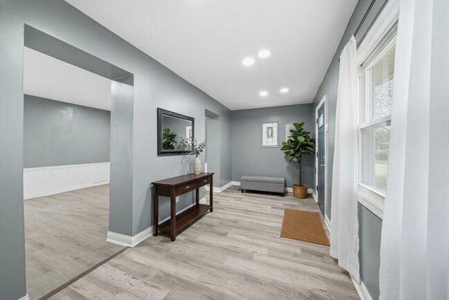 Building Photo - 8824 S Wabash Ave