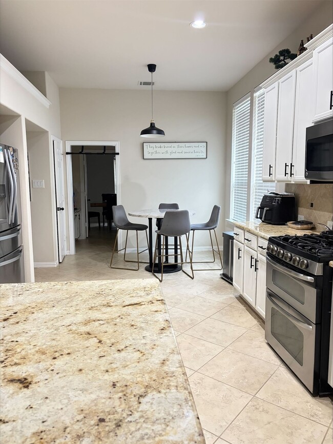 Building Photo - 3042 Currant Dr