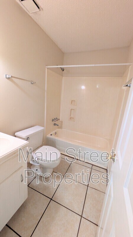 Building Photo - 1485 Pine Ln Dr